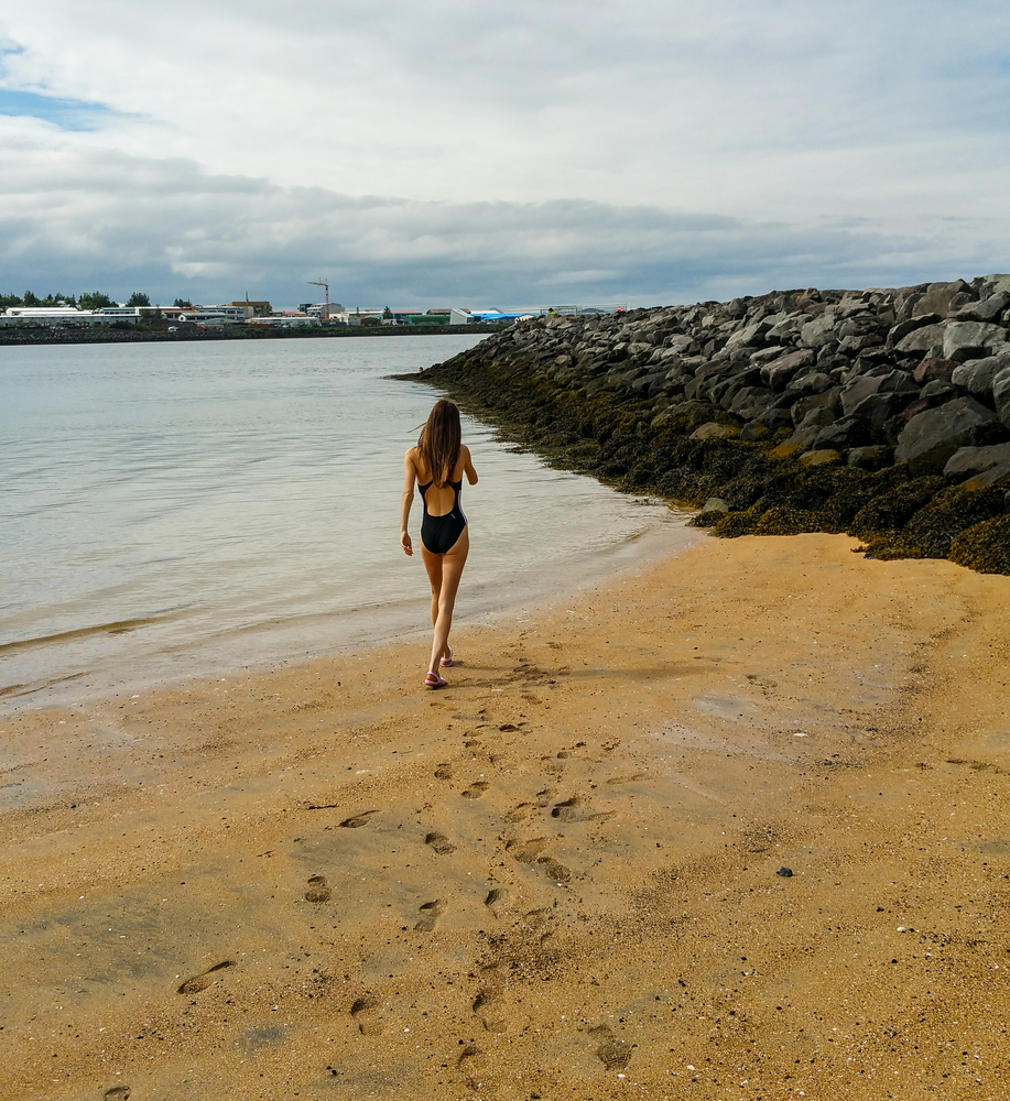 Nager en mer en Islande Nager en mer en Islande